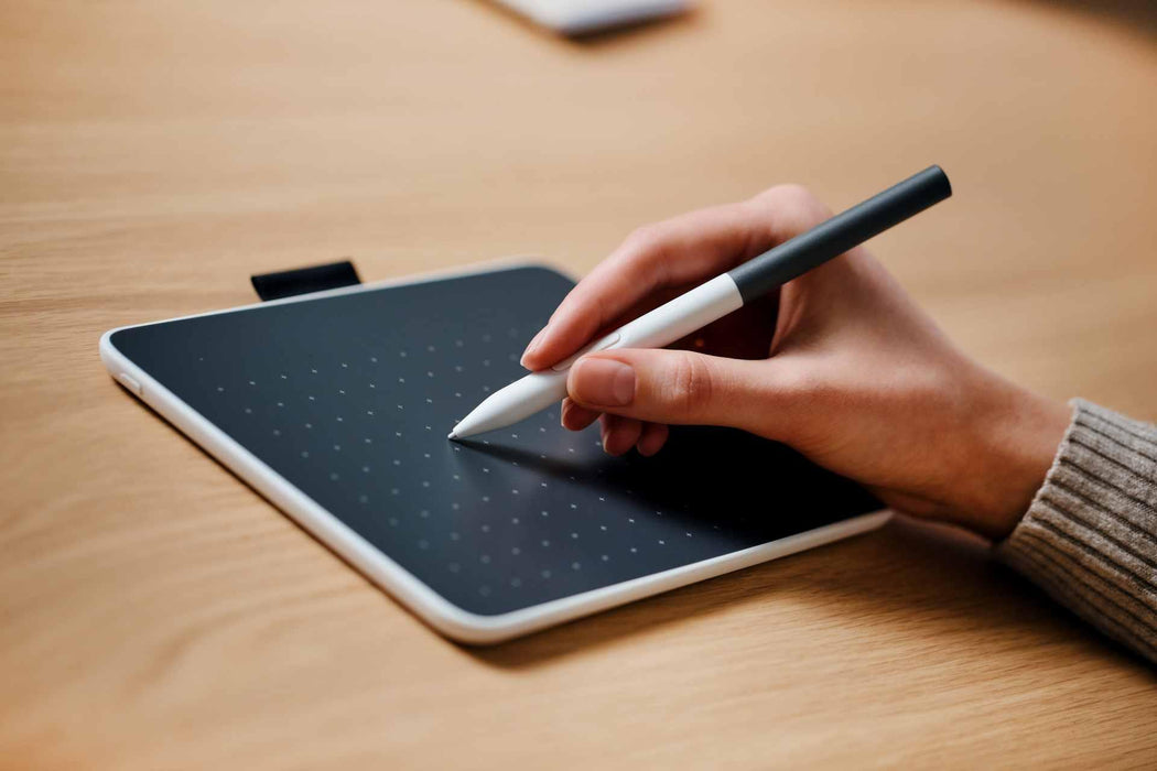 Graphic display tablet Wacom One Pen tablet Medium, Bluetooth 5.1, White