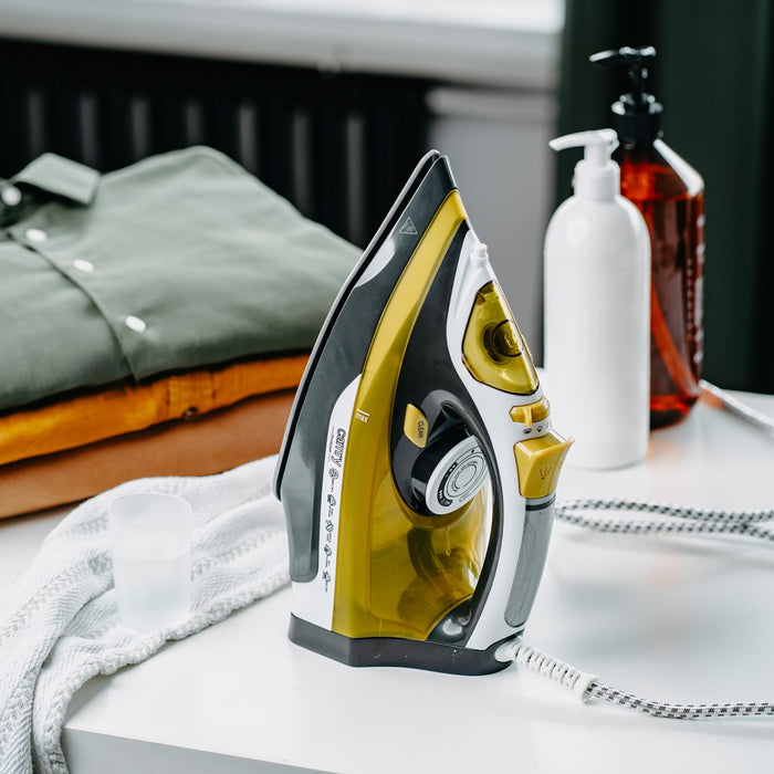 Camry CR 5029 iron Steam iron Black,Yellow 2400 W