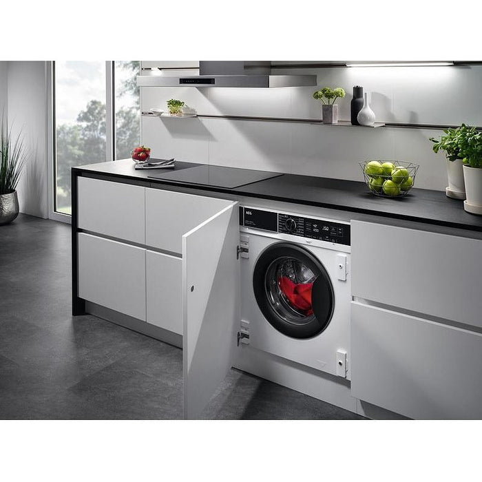 Washing machine with built-in dryer AEG L7WBE68SI, 8/4 kg, 1600 rpm.