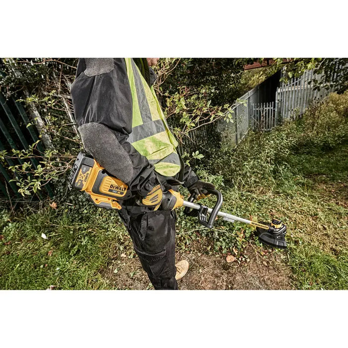 BATTERY BRUSHLESS TRIMMER DEWALT DCM561P1-QW SET 18 V NUMBER OF BATTERIES 1 5.00 Ah CUTTING WIDTH 33.00 cm