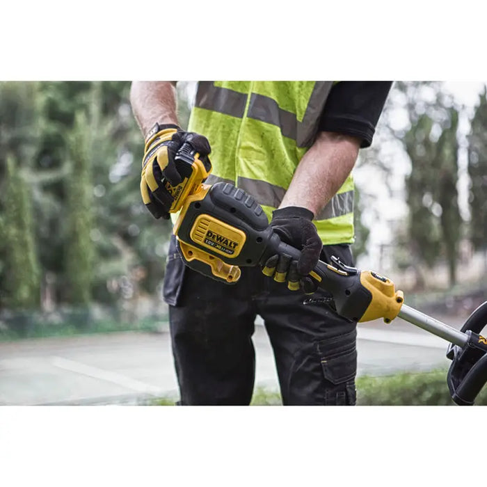 BATTERY BRUSHLESS TRIMMER DEWALT DCM561P1-QW SET 18 V NUMBER OF BATTERIES 1 5.00 Ah CUTTING WIDTH 33.00 cm