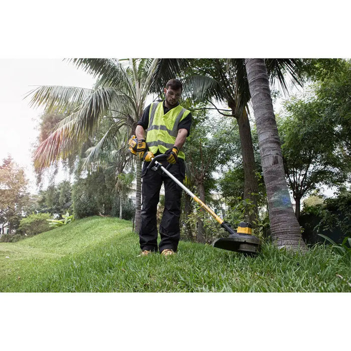 BATTERY BRUSHLESS TRIMMER DEWALT DCM561P1-QW SET 18 V NUMBER OF BATTERIES 1 5.00 Ah CUTTING WIDTH 33.00 cm