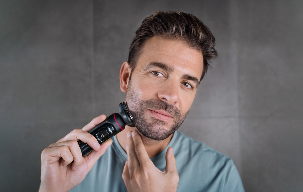 Beurer MN8X rotary shaver, 360° flexible shaver head, Magnetic fixation, LED display, Waterproof (IPX7), Quick-charge function  (10 min OT; 5 min CT), Incl. charger and storage station, protective cap and cleaning brush