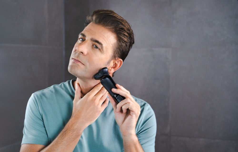 Beurer MN8X rotary shaver, 360° flexible shaver head, Magnetic fixation, LED display, Waterproof (IPX7), Quick-charge function  (10 min OT; 5 min CT), Incl. charger and storage station, protective cap and cleaning brush