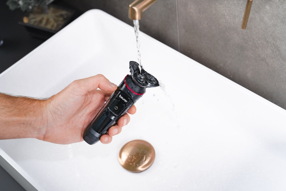 Beurer MN8X rotary shaver, 360° flexible shaver head, Magnetic fixation, LED display, Waterproof (IPX7), Quick-charge function  (10 min OT; 5 min CT), Incl. charger and storage station, protective cap and cleaning brush