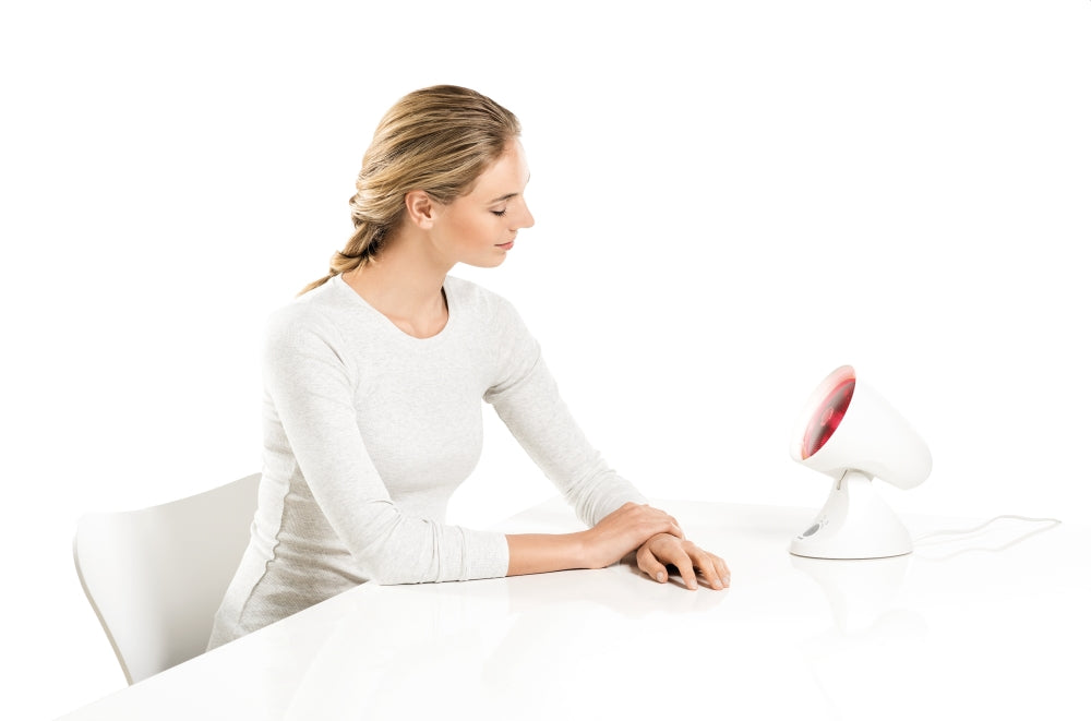 Beurer IL 35 infrared lamp, For colds and muscle tension, 5 angle settings, Pressed glass bulb, 3-level electronic timer
