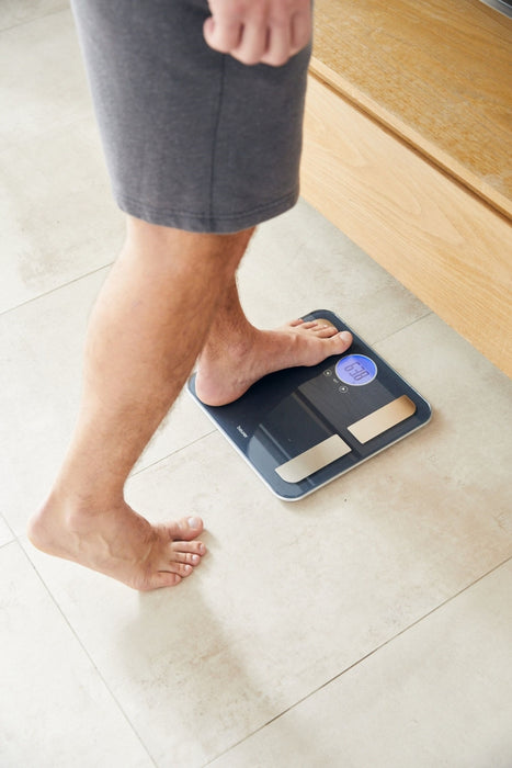 Beurer BF 195 diagnostic bathroom scale; round LCD display; Weight, body fat, body water, muscle percentage, bone mass, AMR calorie display; 180 kg