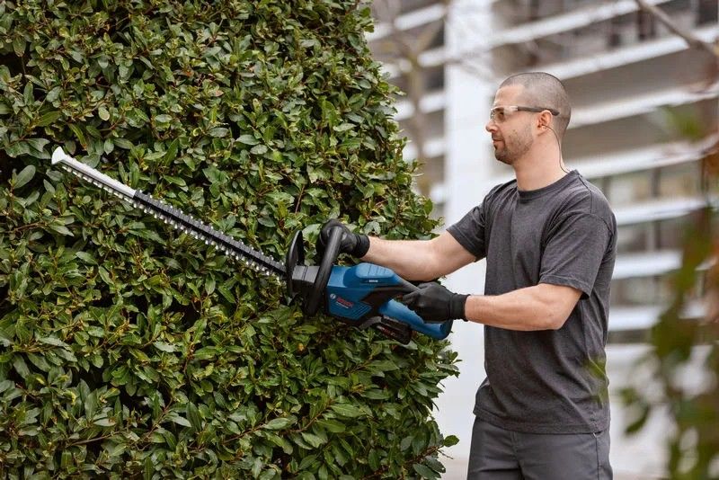 Hedge trimmer BOSCH 06008C9500 18 V