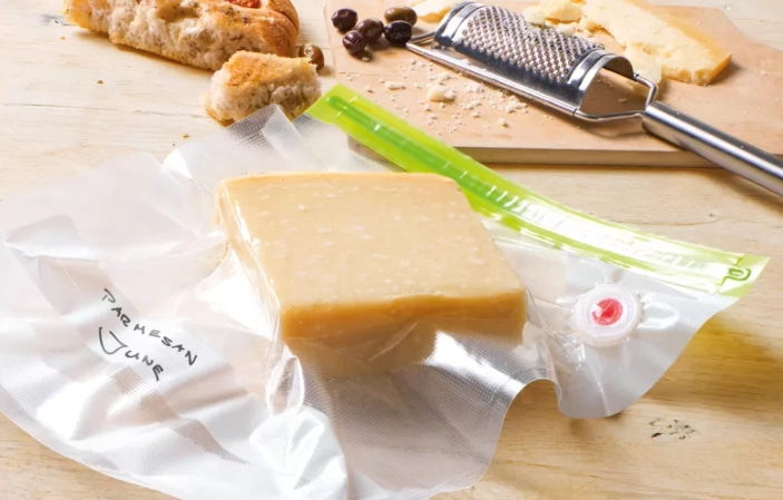 Bosch MSZV0FB3, Set of 10 large vacuum bags with zipper (3.8 l), BPA-free, reusable, dishwasher safe, suitable for low-temperature sous-vide cooking