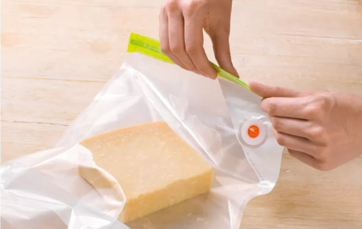 Bosch MSZV0FB3, Set of 10 large vacuum bags with zipper (3.8 l), BPA-free, reusable, dishwasher safe, suitable for low-temperature sous-vide cooking