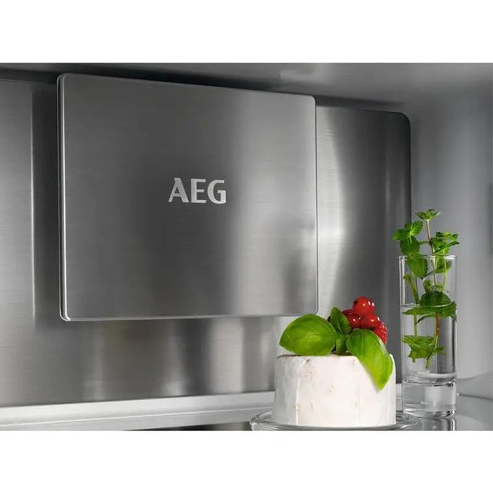 Built-in refrigerator AEG NSC8M191DS - Хладилници за вграждане с фризер<<<Хладилници за вграждане<<<Уреди за