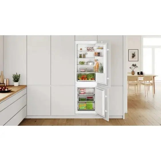 Built-in refrigerator Bosch KIN86NSE0 - Хладилници с фризер<<<BOSCH хладилници<<<BOSCH<<<PolyComp&&&Хладилници за