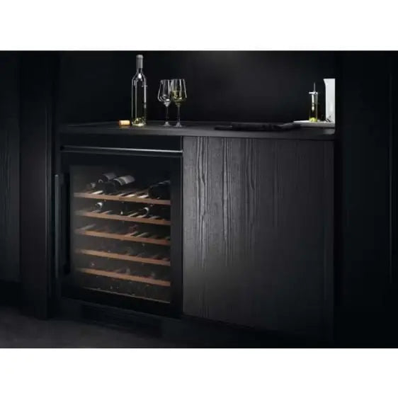 Built-in wine cooler AEG AWUS052B5B - Хладилни витрини и виноохладители за вграждане<<<Хладилници за вграждане<<<Уреди