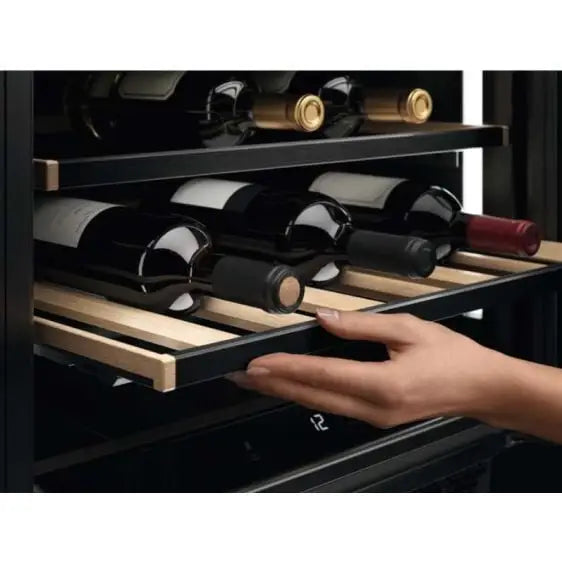 Built-in wine cooler AEG AWUS052B5B - Хладилни витрини и виноохладители за вграждане<<<Хладилници за вграждане<<<Уреди
