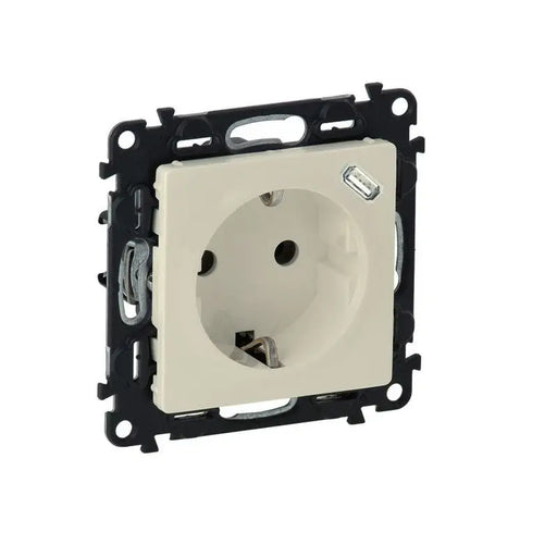 CONTACT SHUKO WITH CHILD PROTECTION AND USB TYPE C VALENA LIFE LEGRAND - WHITE - Ключове контакти димери и