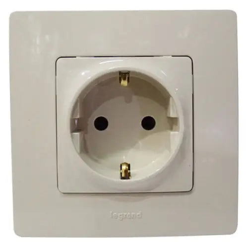 CONTACT SINGLE CREAM LEGRAND NILOE - Ключове и контакти<<<Електроматериали<<<Praktiker&&&Ключове и