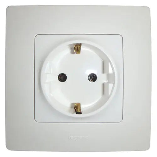 CONTACT SINGLE WHITE LEGRAND NILOE - Ключове и контакти<<<Електроматериали<<<Praktiker&&&Ключове и