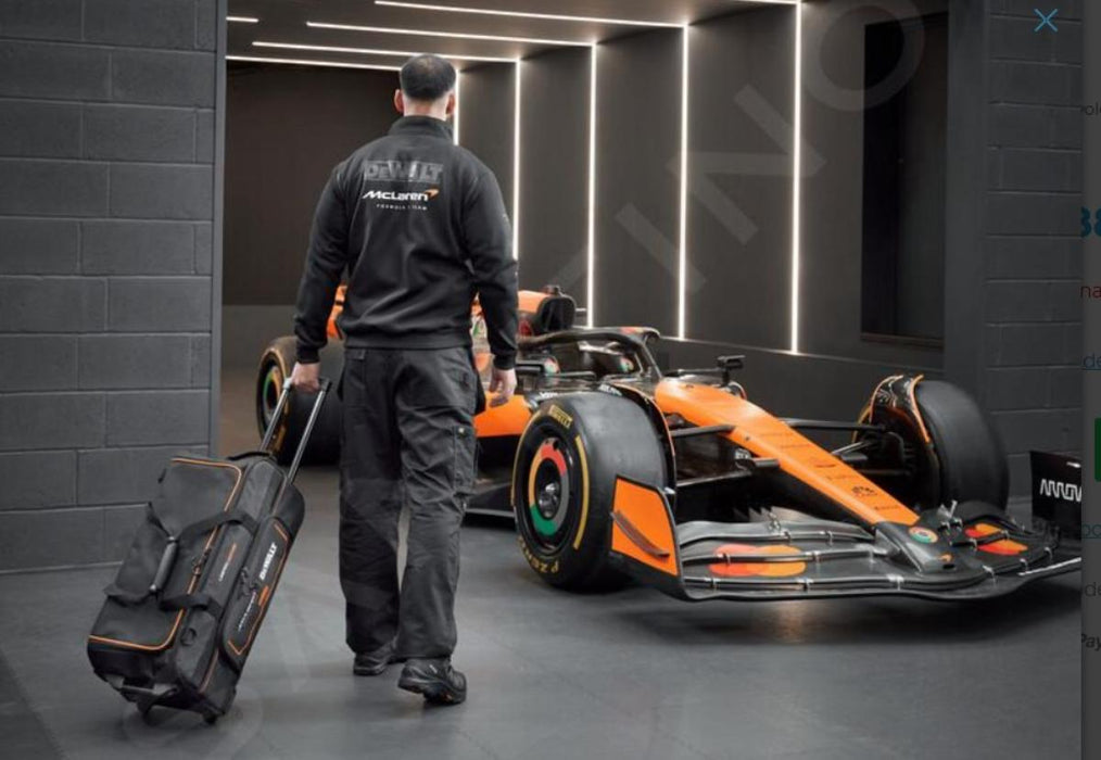 DEWALT&MCLAREN 28' WHEELED SPORTS BAG