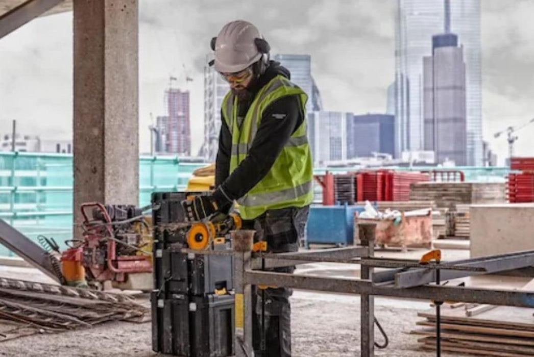 CORDLESS ANGLE GRINDER 18V, 125MM DeWALT