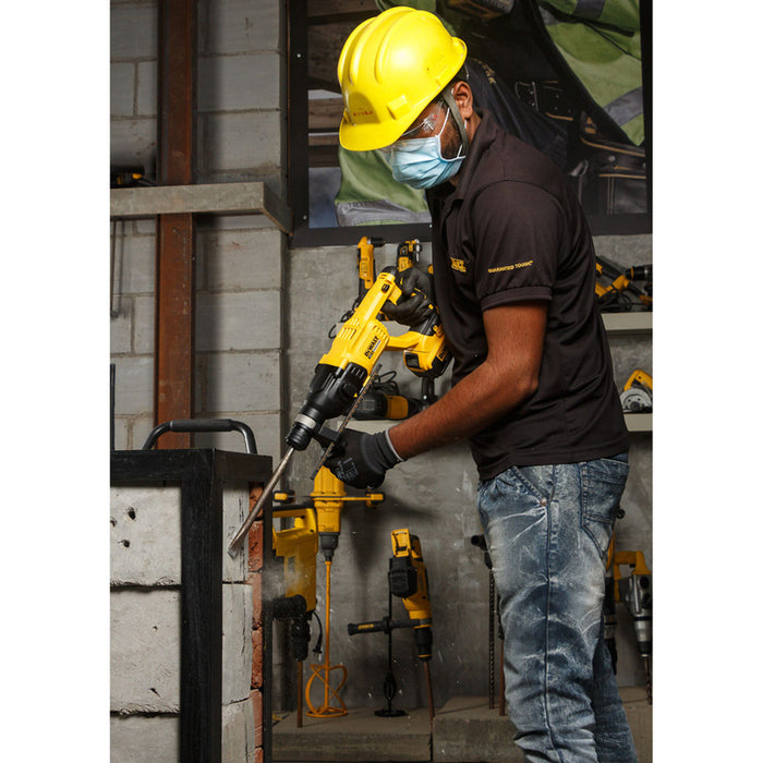 DEWALT DCH133M1-QW 18 V, 2.60 J, SDS PLUS, NUMBER OF BATTERIES 1, 4.00 Ah, CASE
