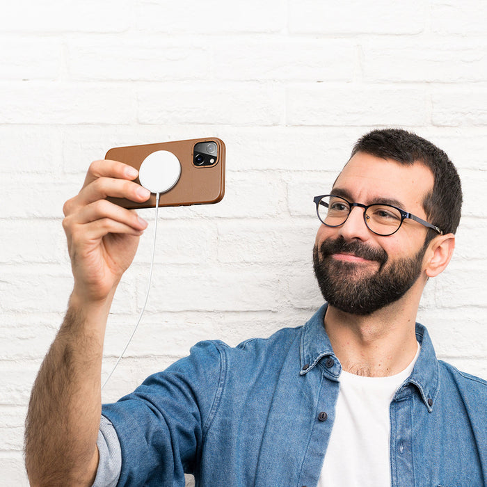 Dux Ducis Grit Leather Case for iPhone 14 Plus Elegant Faux Leather Cover (MagSafe Compatible) Brown - Cell phone cases