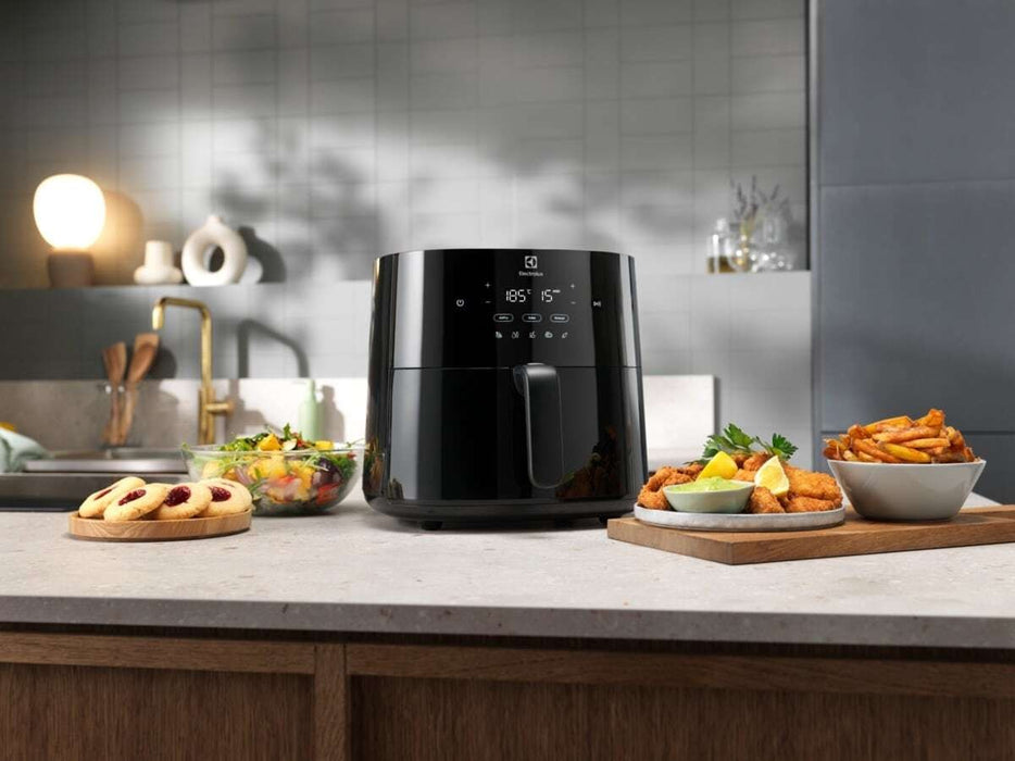 Electrolux EAF5B Single 5 L Stand-alone 1500 W Hot air fryer Black
