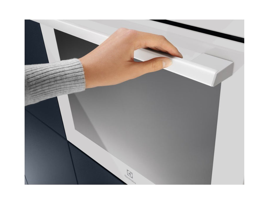 Built-in oven Electrolux EOE8P39WV, 72, A+, Pyrolysis, Sensor