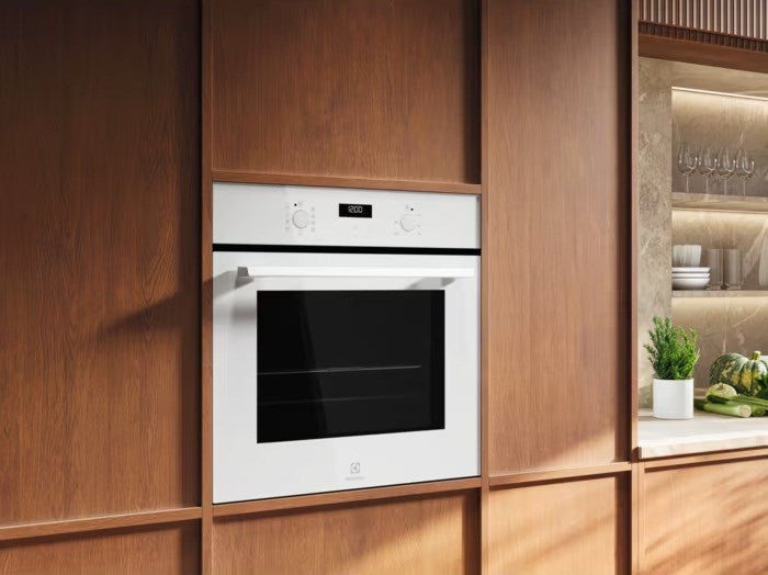 Catalytic oven Electrolux EOF5F50BV white