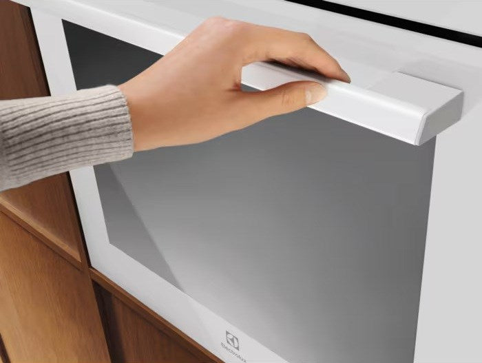 Catalytic oven Electrolux EOF5F50BV white