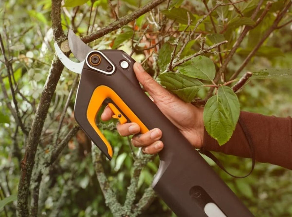 FISKARS L SOLO CORDLESS SCISSORS