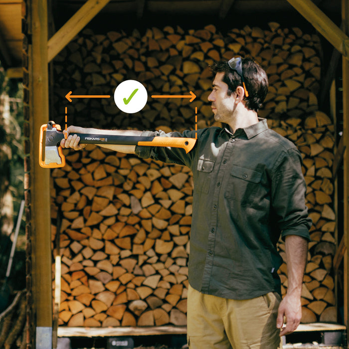 FISKARS X28 WOOD SPLITTING AX