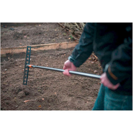 GARDEN RAKE WITH HANDLE FISKARS FS 135066