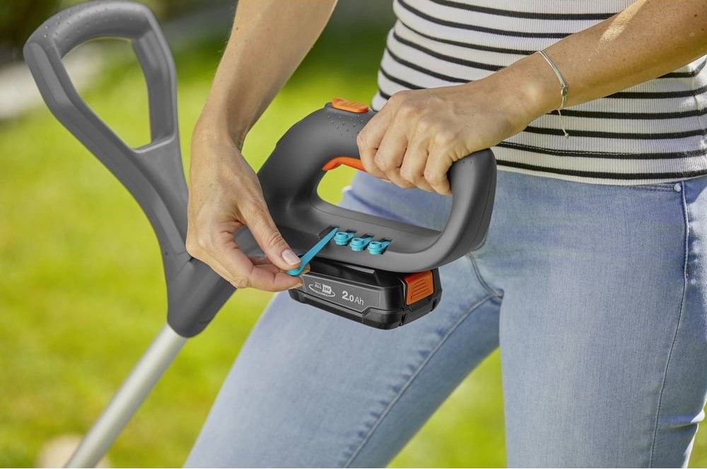 BATTERY TRIMMER GARDENA SMALLCUT 23/18 P4A 18 V, WITHOUT BATTERY AND CHARGER, CUTTING WIDTH 23.00 cm