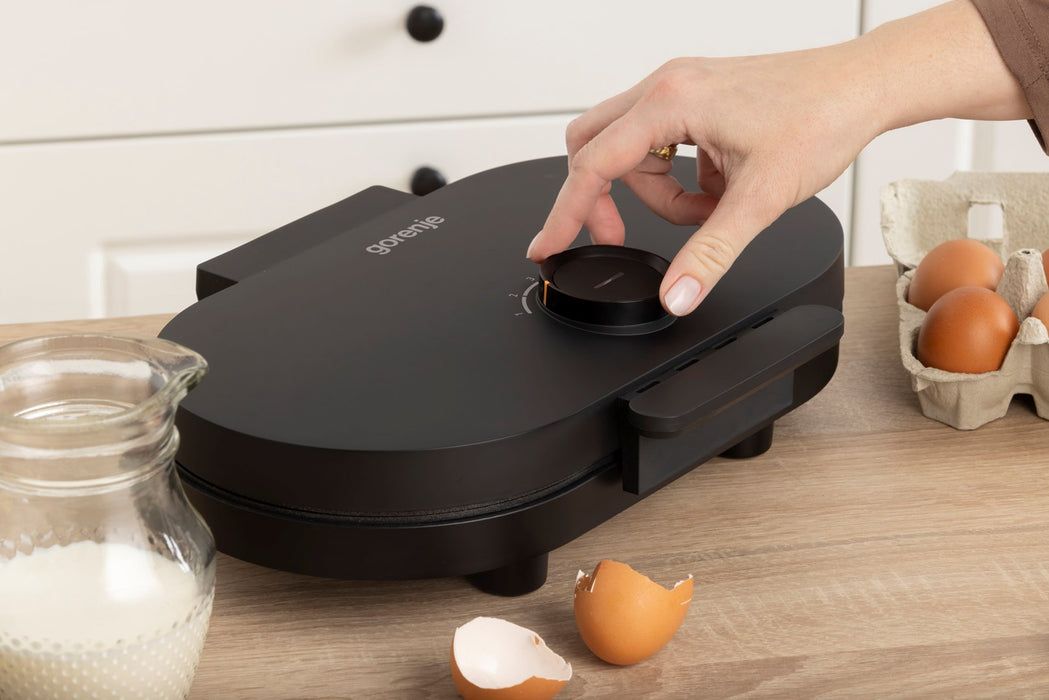 Waffle maker GORENJE WM1200B black, 1200 W