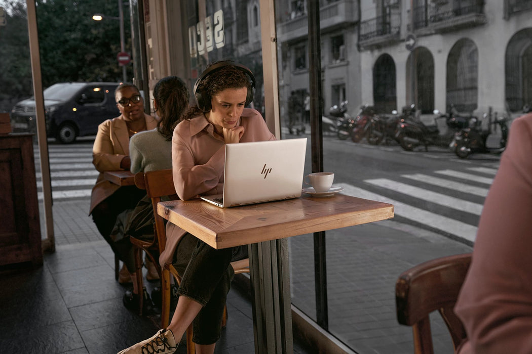 HP EliteBook 830 13 inch G11 Notebook PC Intel Core Ultra 7 155U Laptop 33.8 cm (13.3") WUXGA 16 GB LPDDR5x-SDRAM 512 GB SSD Wi-Fi 6E (802.11ax) Windows 11 Pro Silver