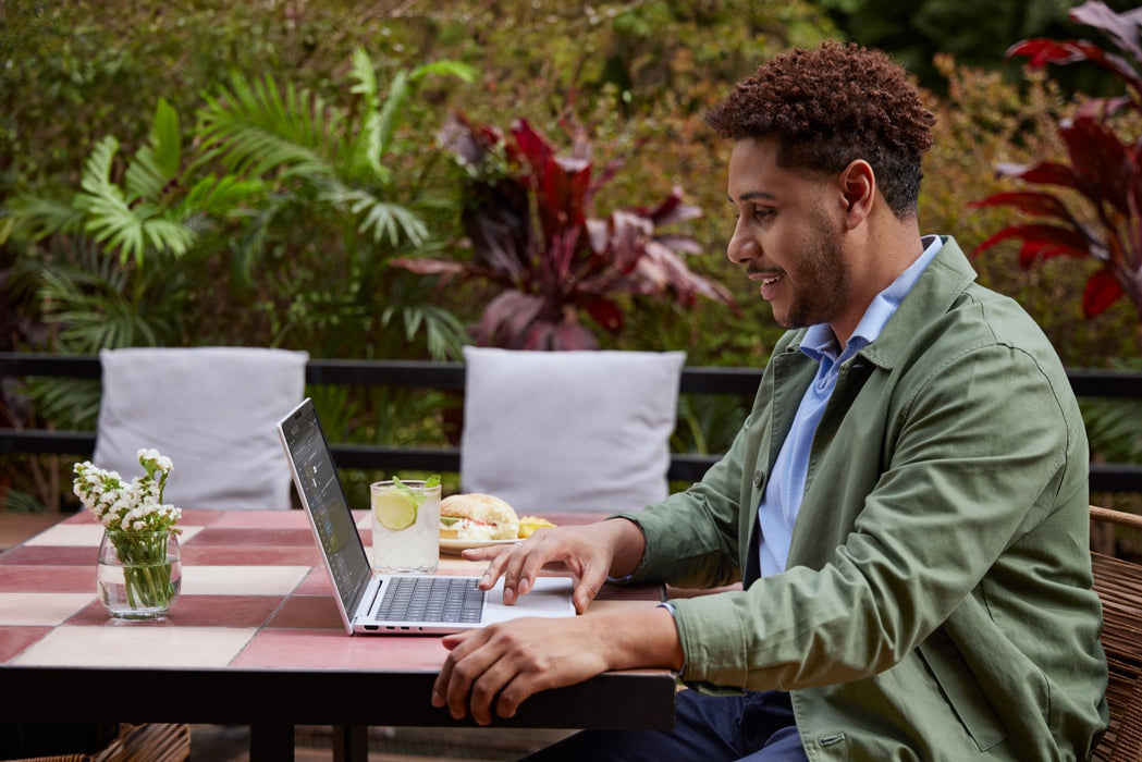 HP EliteBook X Flip G1i Next Gen AI PC Copilot+ PC Intel Core Ultra 7 258V Hybrid (2-in-1) 35.6 cm (14") 2.5K touchscreen 32 GB LPDDR5x-SDRAM 1 TB SSD Wi-Fi 7 (802.11be) Windows 11 Pro