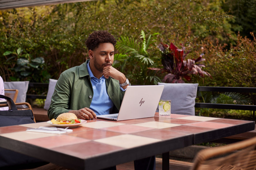 HP EliteBook X Flip G1i Next Gen AI PC Copilot+ PC Intel Core Ultra 7 258V Hybrid (2-in-1) 35.6 cm (14") 2.5K touchscreen 32 GB LPDDR5x-SDRAM 1 TB SSD Wi-Fi 7 (802.11be) Windows 11 Pro