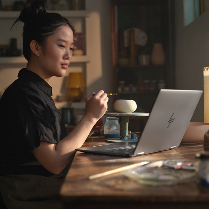 HP ENVY x360 14-fa0016nw AMD Ryzen™ 7 8840HS 2-in-1 Laptop 35.6 cm (14") 2K Touchscreen 16 GB LPDDR5 SDRAM 512 GB SSD Wi-Fi 7 (802.11be) Windows 11 Home AI PC Silver