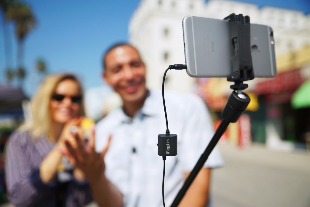 IK Multimedia iRig Mic Lav Black Clip-on microphone