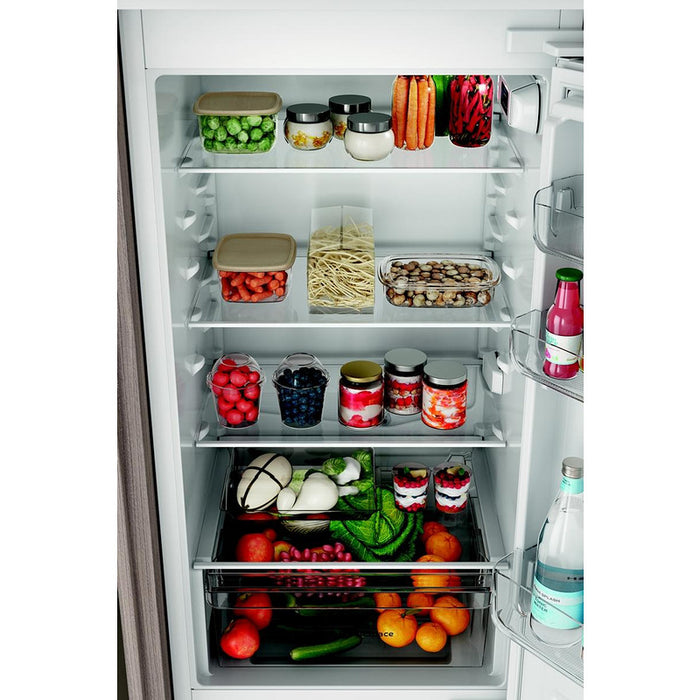 Built-in refrigerator with freezer Indesit INC18D021A1, 268 l, E, Static, Yes