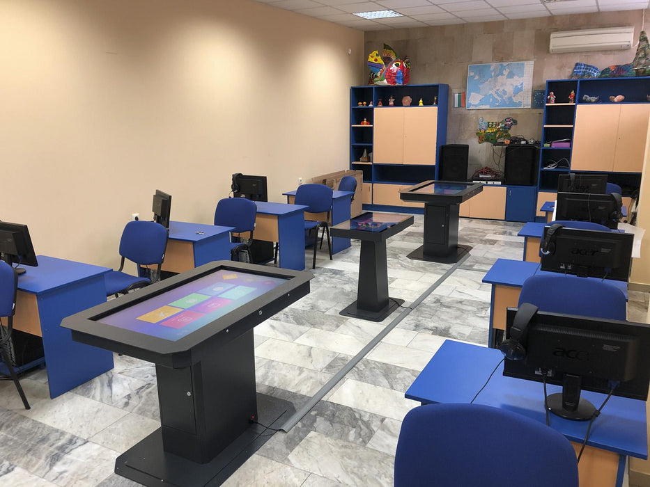 InfoDart T435 interactive table