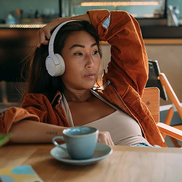 JBL Tune 520BT wireless on-ear Bluetooth 5.3 headphones - white - Headphones and speakers<<<HurtelXML&&&Headsets<<<JBL