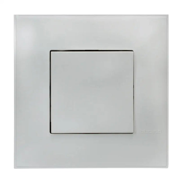 KEY SINGLE WITH FRAME WHITE BTICINO CLASSIA - Ключове и контакти<<<Електроматериали<<<Praktiker&&&Ключове и