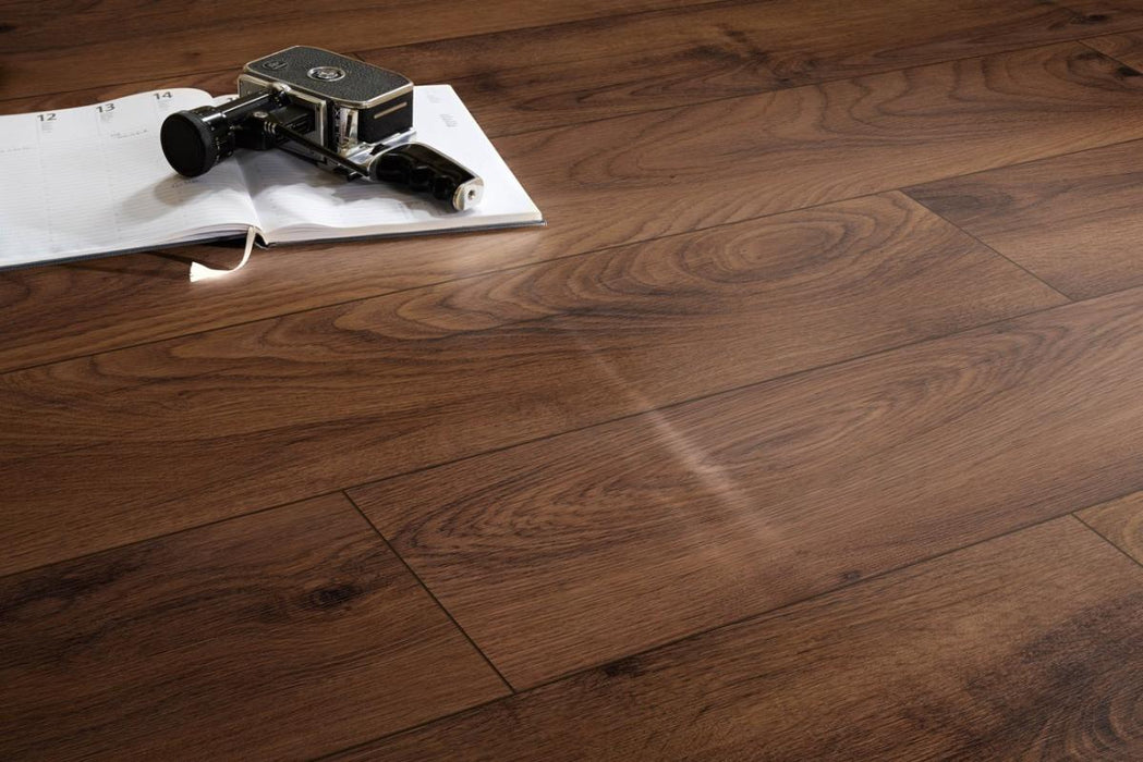 LAMINATE 6+1MM AC5/34 4V OAK MANOR TOBACCO