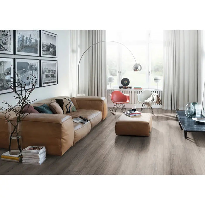 LAMINATED PARQUET EGGER AQUA SHERMAN OAK EL2403 10.00 mm 32/AC4 CHAMBER - Паркет<<<Паркет и елементи за монтаж<<<Подови