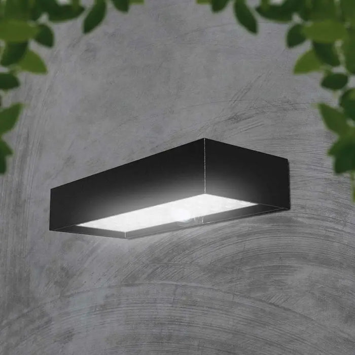 LED SOLAR FACADE FIXTURE WITH SENSOR 6W 4000K IP65 BLACK V-TAC - Соларни лампи<<<Външно