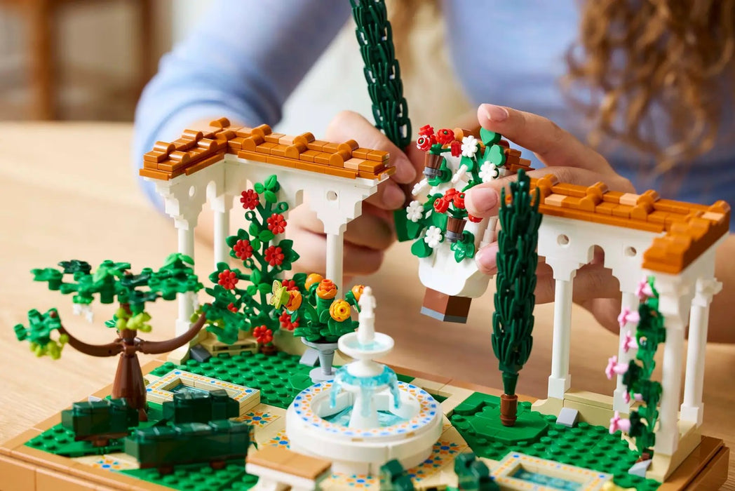 LEGO ICONS 10359 Fountain Garden