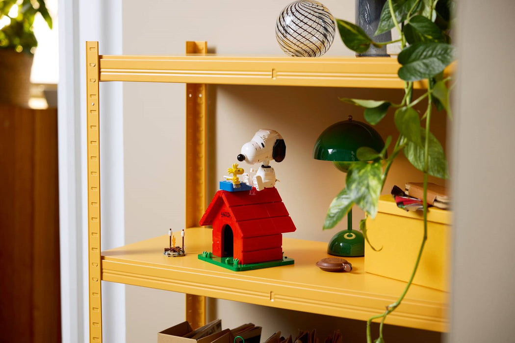 LEGO IDEAS 21368 Peanuts: Snoopy's Doghouse