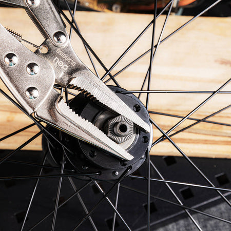 Long Nose Locking Pliers 9’’ Deli Tools EDL20015B (silver) - Pliers<<<Tools<<<InnproXML