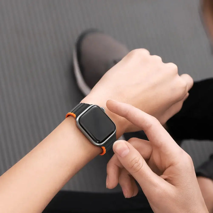 Magnetic Apple Watch SE 9 8 7 6 5 4 3 2 1 (41 40 38 mm) Dux Ducis Strap (LD Version) - black and orange - Cell phone